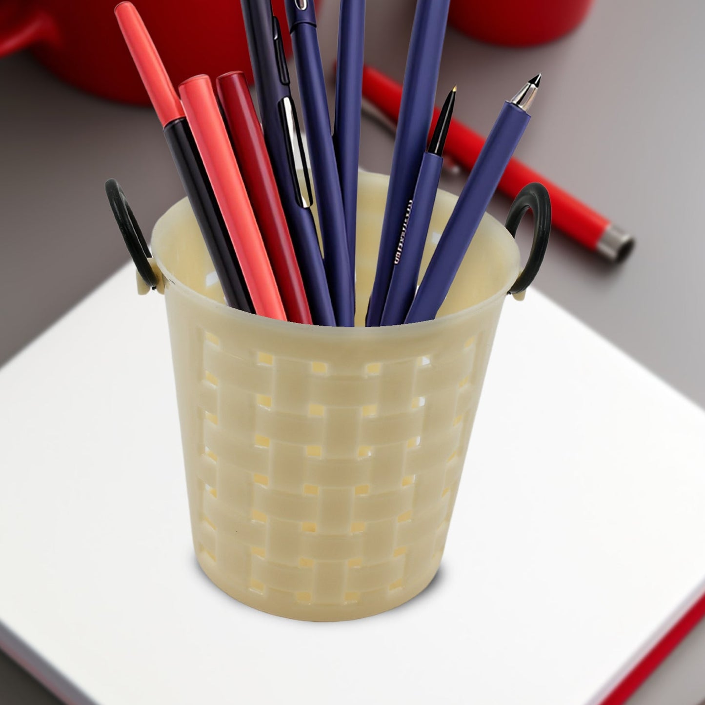 Multifunctional Plastic Round Multi-Purpose Toothpaste Stationary Pen Pencil Holder, Mini Desk Office Desktop Stationery Organizer Bathroom Shelves for Adults (1 Pc)