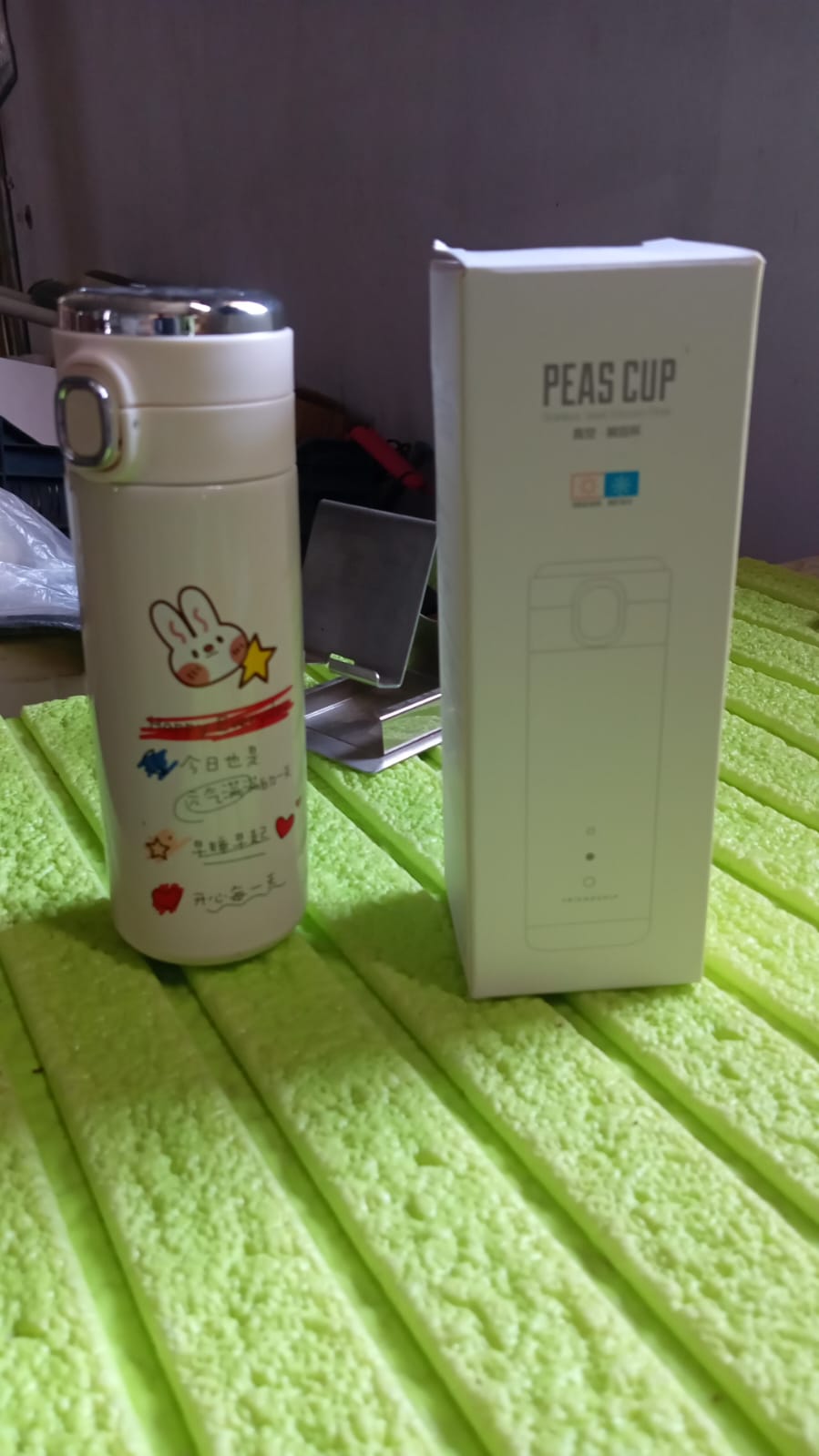 Smart Vacuum Insulated Water Bottle with LED Temperature Display, Cold & Hot | Leak Proof | Office Bottle | Gym | Home | Kitchen | Hiking | Trekking | Travel Bottle (Mix Color & Design)