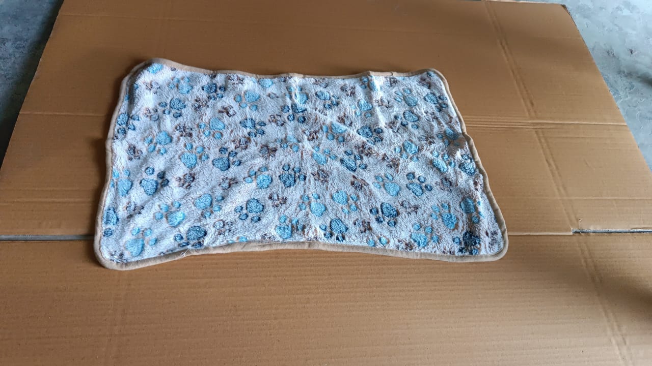 Pet Soft Cat Dog Blanket / Towel Soft Warm Sleep Mat (60×45 Cm / 1 Pc / Mix Color & Design)