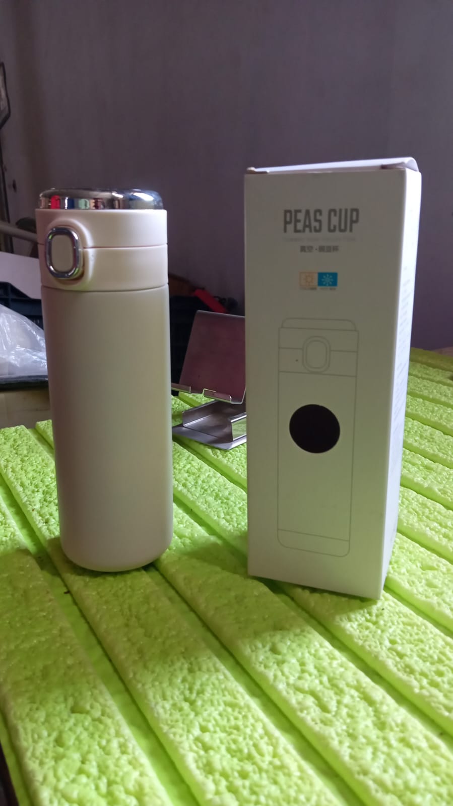 Smart Vacuum Insulated Water Bottle with LED Temperature Display, Cold & Hot | Leak Proof | Office Bottle | Gym | Home | Kitchen | Hiking | Trekking | Travel Bottle (Mix Color & Design)