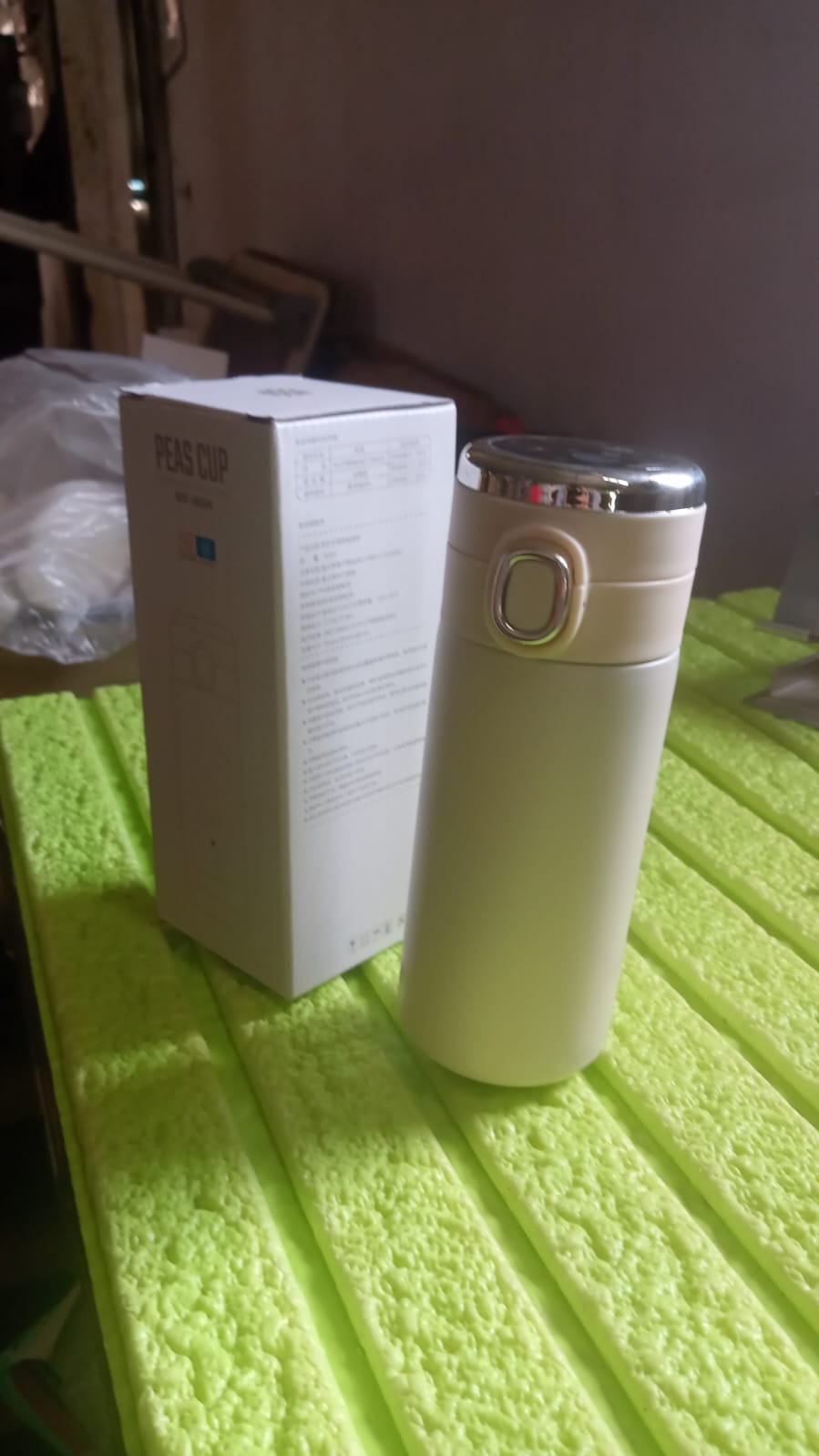 Smart Vacuum Insulated Water Bottle with LED Temperature Display, Cold & Hot | Leak Proof | Office Bottle | Gym | Home | Kitchen | Hiking | Trekking | Travel Bottle (Mix Color & Design)