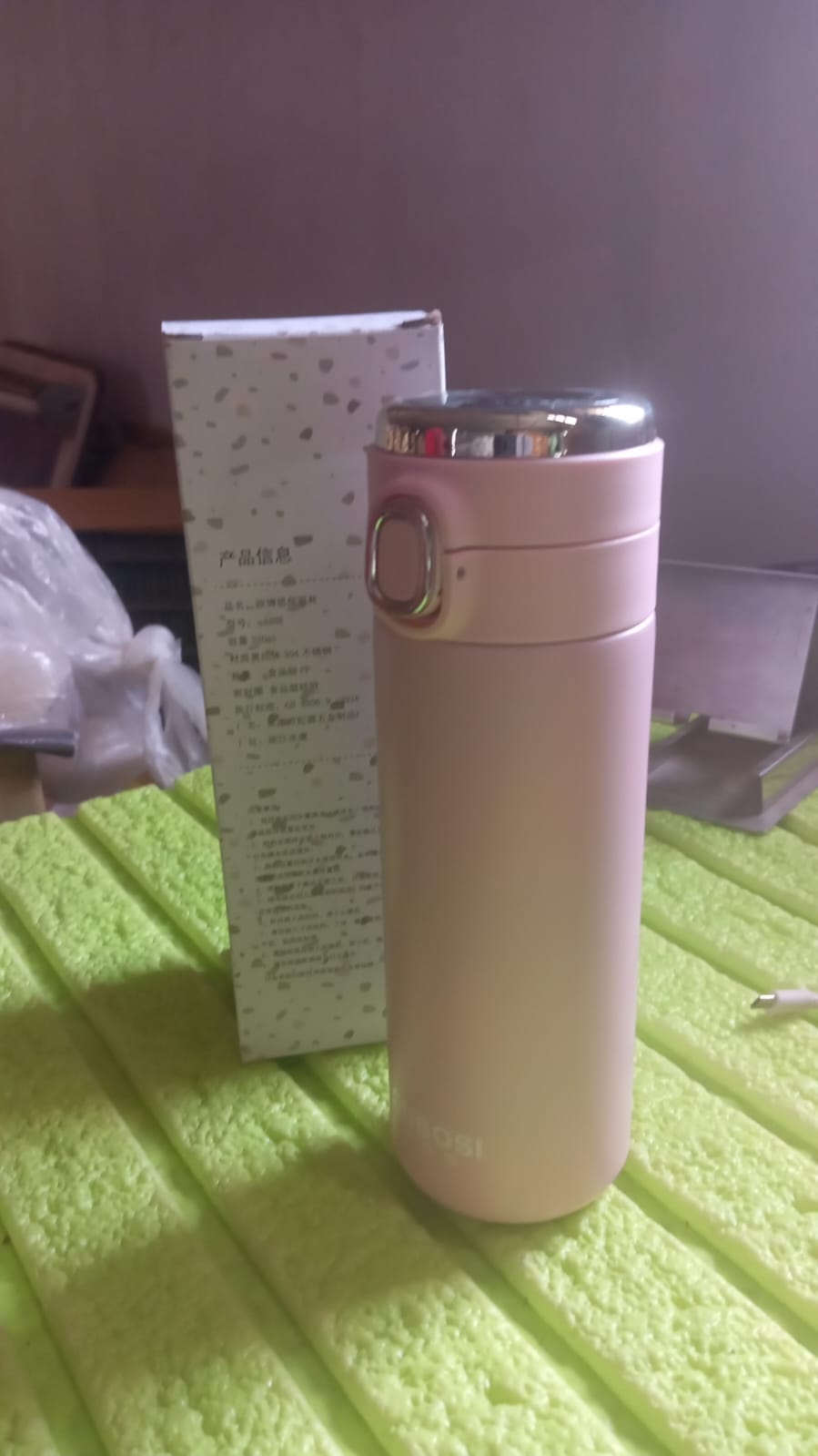 Smart Vacuum Insulated Water Bottle with LED Temperature Display, Cold & Hot | Leak Proof | Office Bottle | Gym | Home | Kitchen | Hiking | Trekking | Travel Bottle (Mix Color & Design)
