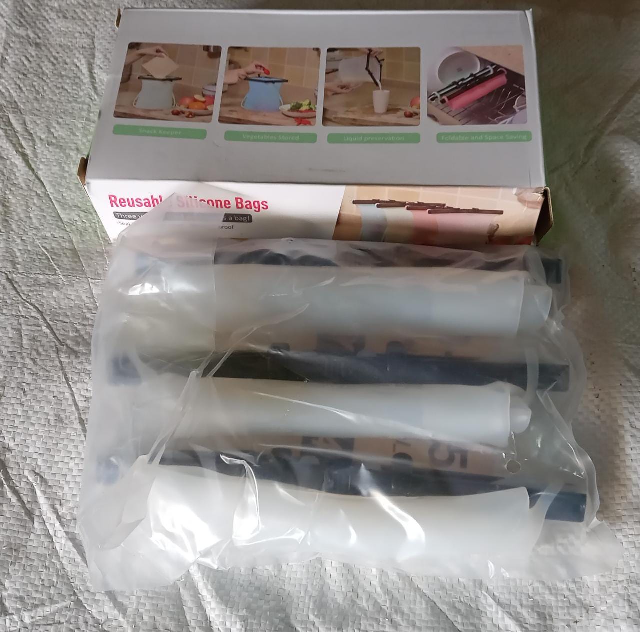 5985 Reusable Silicone Food Storage Bag, 3 Bag Set Leakproof Lock Reusable Flat Bottom Freezer Bags ,Sandwich Bags , Silicone Food Grade Kids Snack Bags , BPA Free Microwave& Dishwasher Safe (3 Pcs Set)