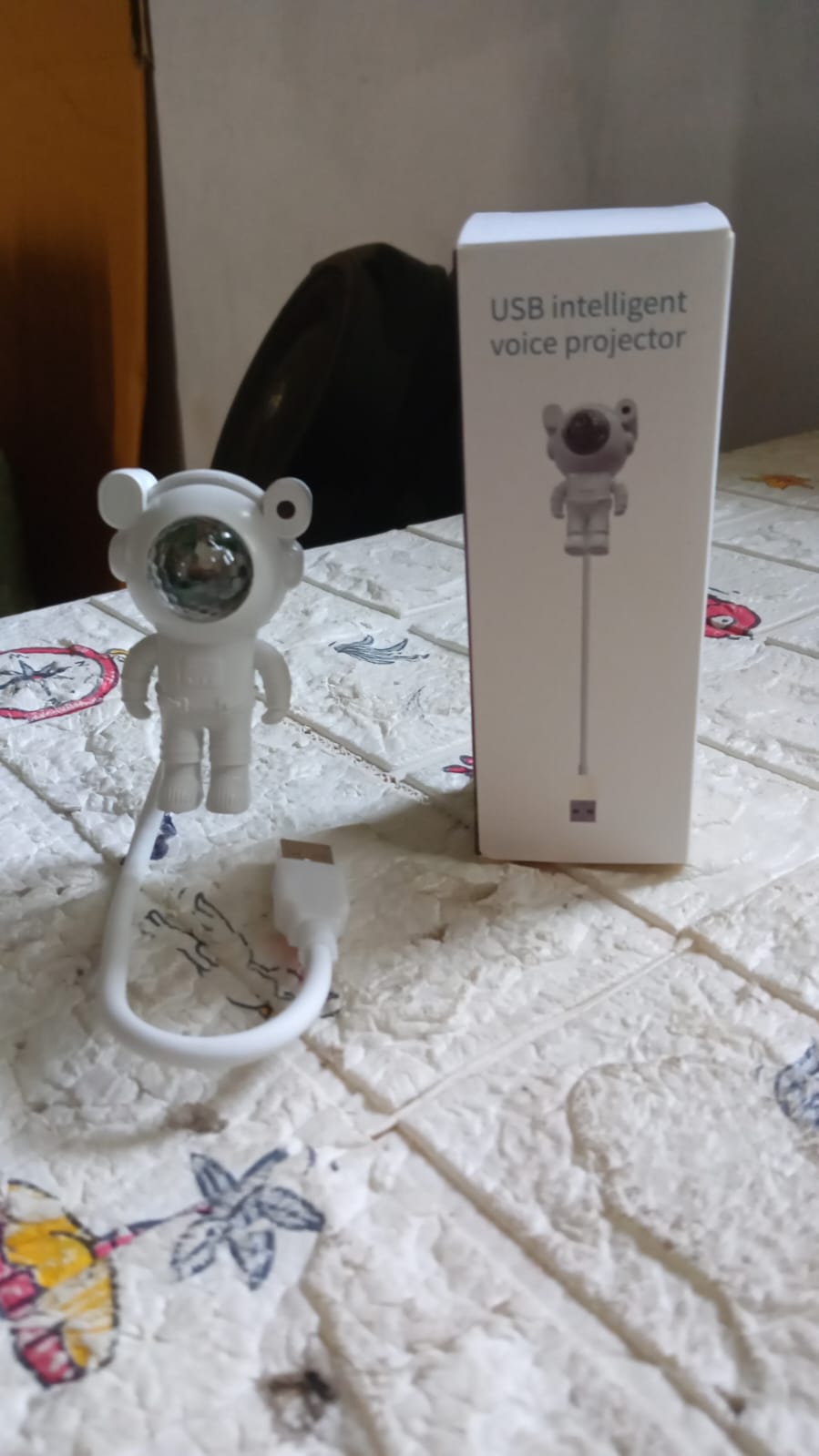 USB Intelligent Voice Projector Astro Night Light Projector, Galaxy Light Star Projector, Cartoon Light, LED Light, Desk Lamp, Mini Night Light, Cartoon Reading Lamp, USB Port for Kids Room Adults Bedroom Party Gaming Room