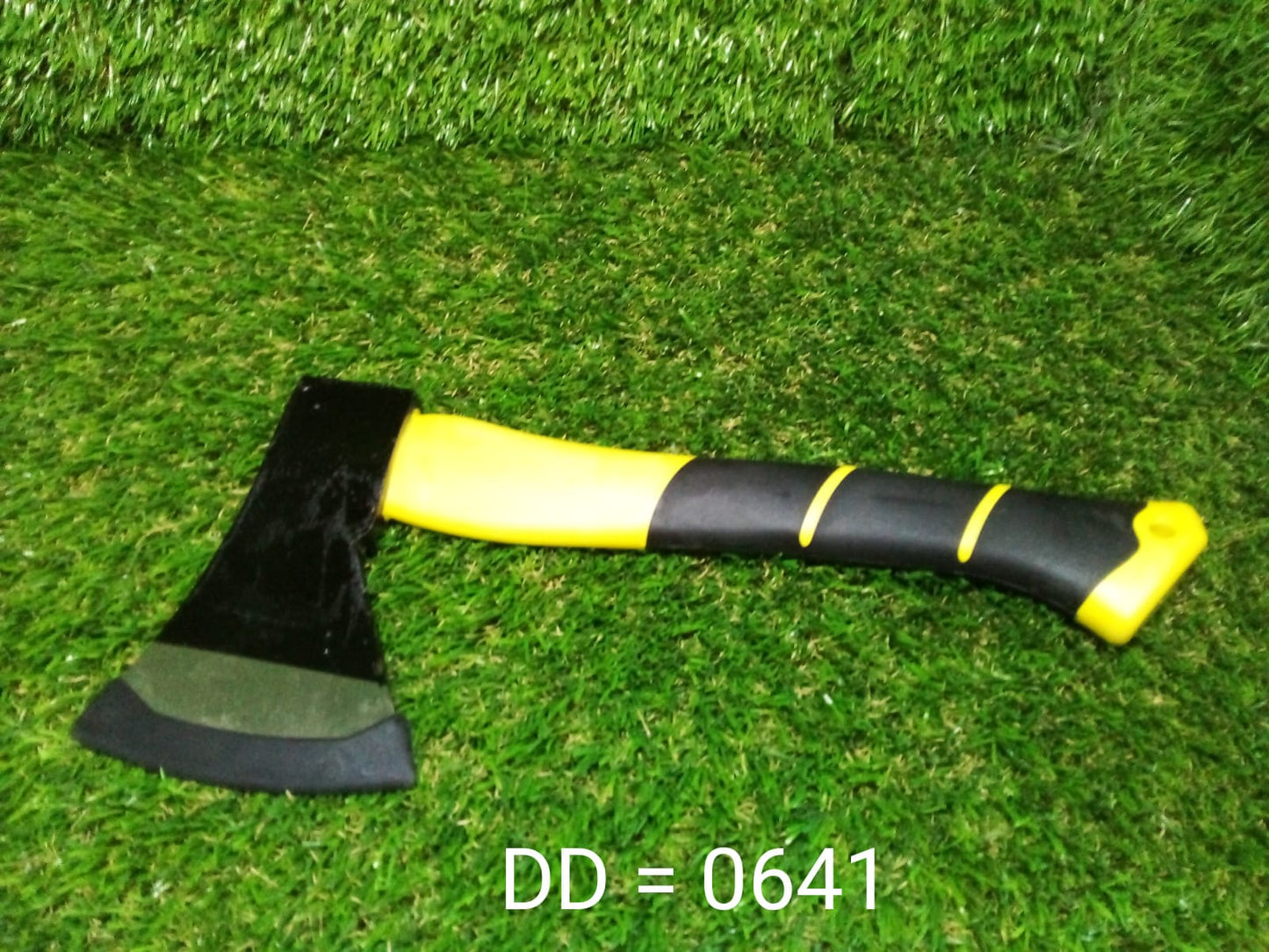 0641 -600g Hatchet Axe Fiberglass Body Rubberized Handle